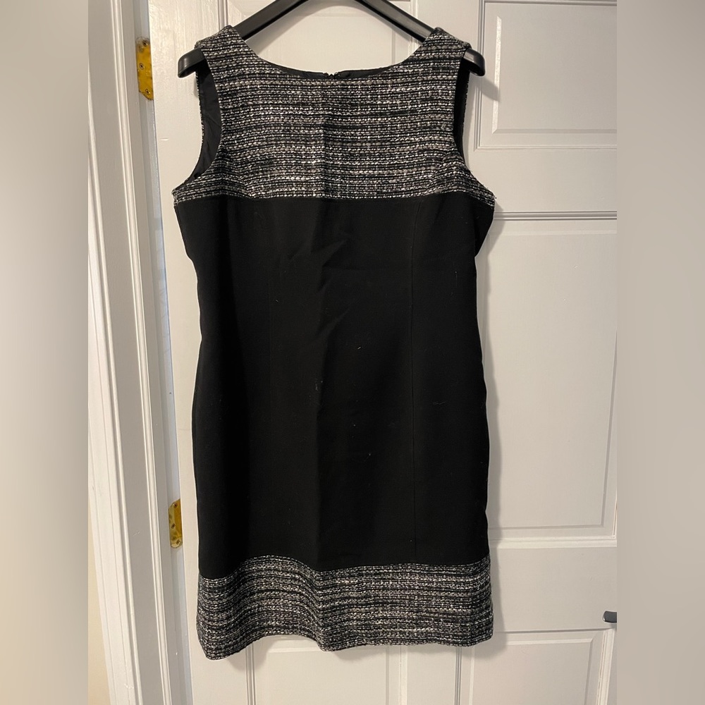 Beautiful Tahari size 16 dress. Great detailing. - Picture 1 of 5